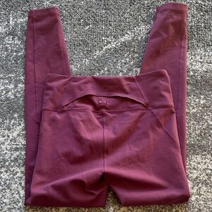 Under Armour Women's Burgundy Leggings Small
